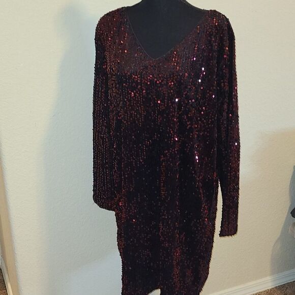 Mansha sequins dress in black with Burgundy sequins. 23.5" chest, 36.5 length. - Picture 6 of 9